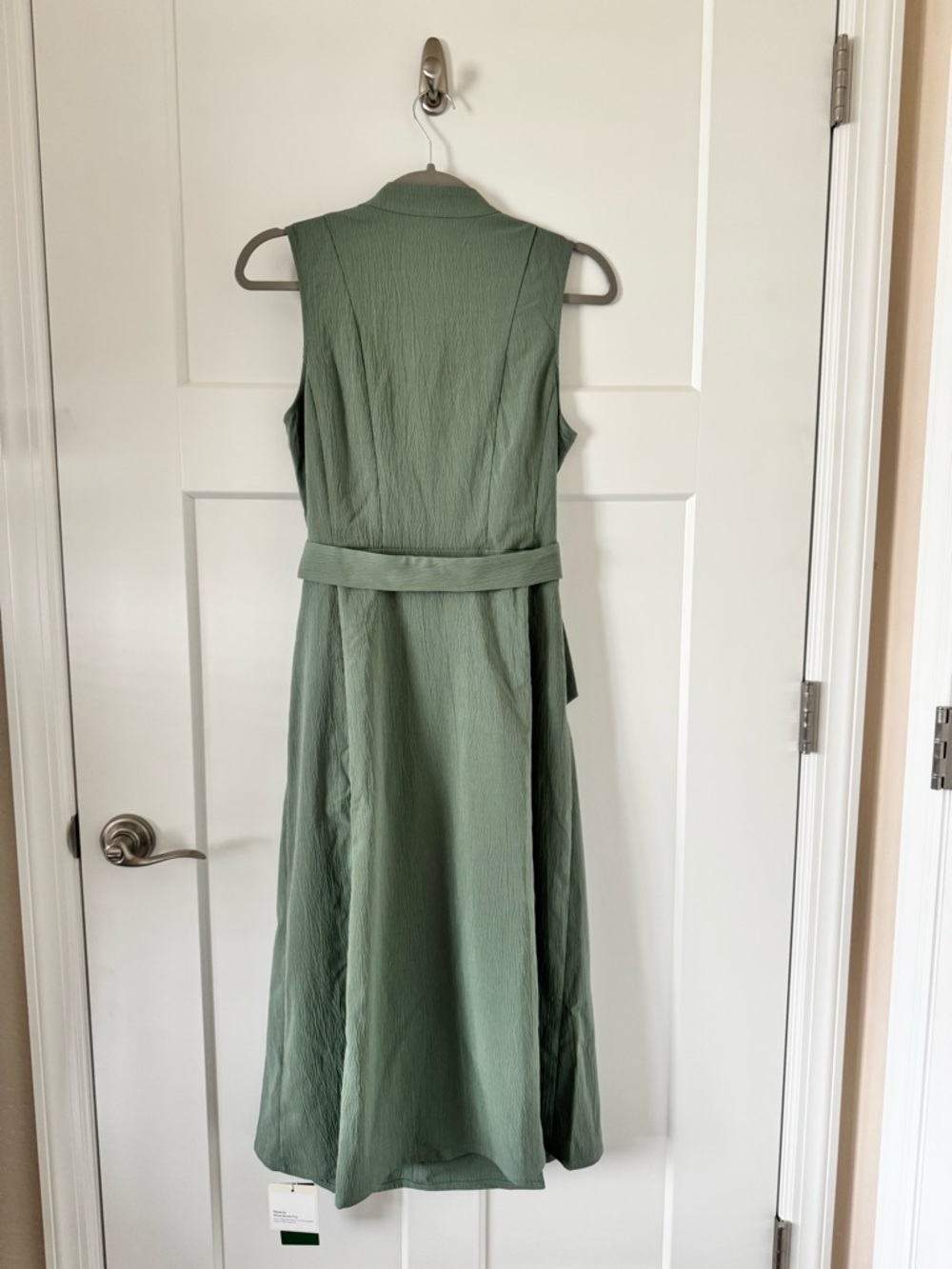 NWT HALARA Green V-Neck Sleeveless Wrapped Belted Midi Travel Dress Pockets Sz M - Picture 2 of 16